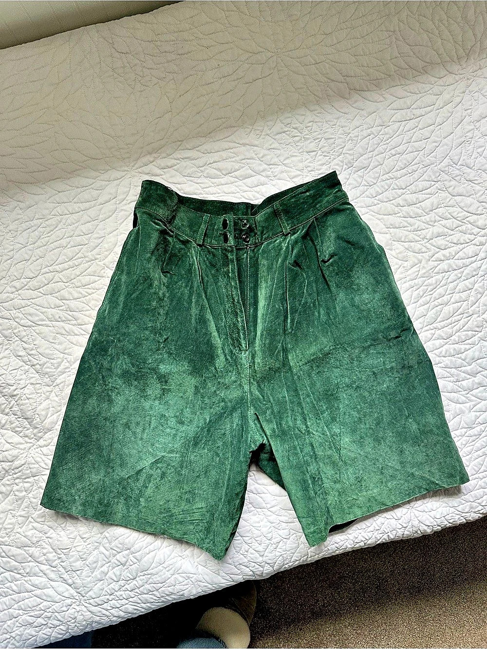 David Hollis Green Leather Bermuda Shorts Size Medium